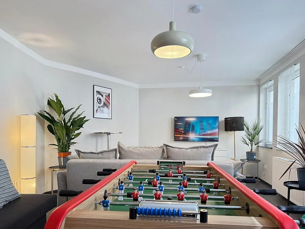 Grill Patio & Games Sleeps 13 Villa Stuttgart